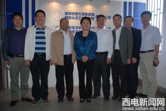 學(xué)校領(lǐng)導(dǎo)到產(chǎn)業(yè)集團(tuán)開展調(diào)研 就產(chǎn)業(yè)發(fā)展進(jìn)行座談